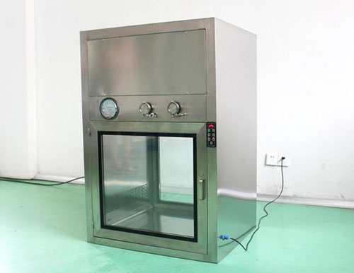 自?xún)羰絺鬟f窗用于潔凈車(chē)間、微細(xì)科技、生物實(shí)驗(yàn)室、制藥廠、醫(yī)院、食品加工業(yè)、LCD、電子廠等等一切需要空氣凈化的場(chǎng)所都需要用到傳遞窗等等