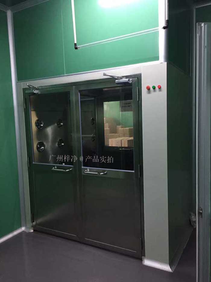 風淋室（又名空氣浴塵室、風淋房、風淋門、空氣吹淋室、AIR SHOWER，風淋設備，風淋機之類）
