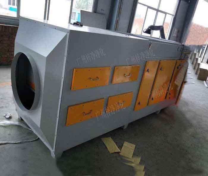 空氣過濾箱它也可以叫增壓新風(fēng)柜，新風(fēng)過濾箱