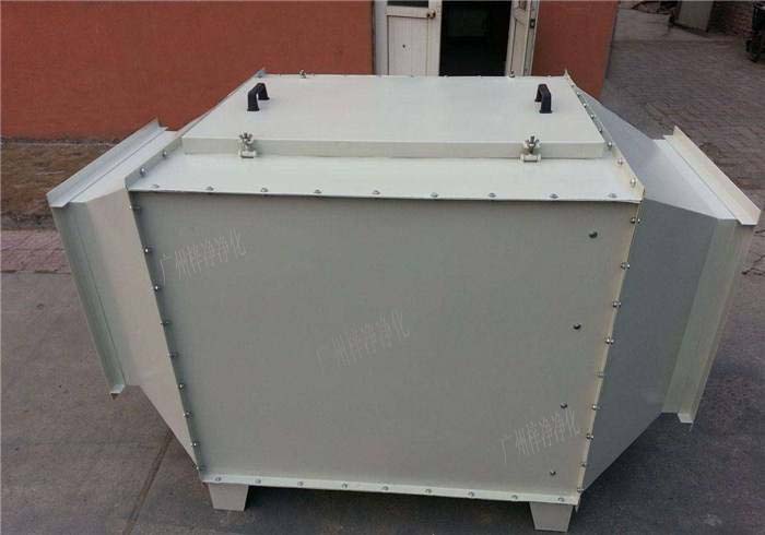 空氣過濾箱內(nèi)部結(jié)構(gòu)裝的初效空氣過濾器，高效空氣過濾器，風(fēng)機(jī)組合而成。