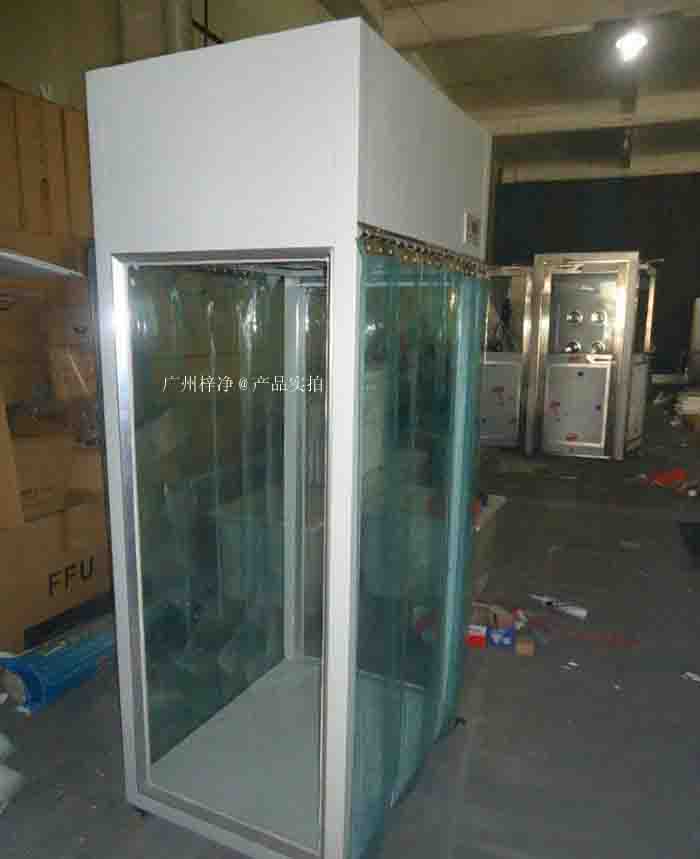 潔凈采樣車工作原理是從室內(nèi)空氣經(jīng)過初效過濾器、高效過濾器出風(fēng)的形式達(dá)到高潔凈度