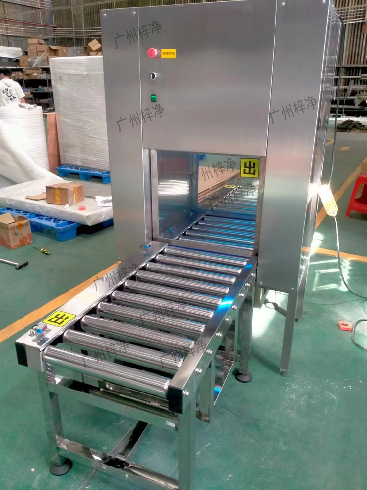 將需要傳遞的物品放置在輸送線傳遞窗的指定位置，確保物品穩固。