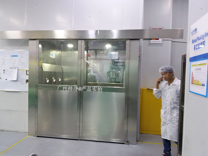 自動(dòng)平開門風(fēng)淋室的價(jià)格與其尺寸和容量直接相關(guān)