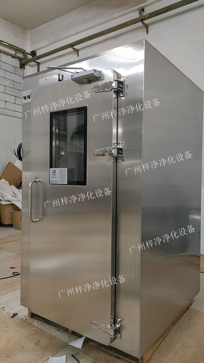 高端滿焊接風淋室產品外觀