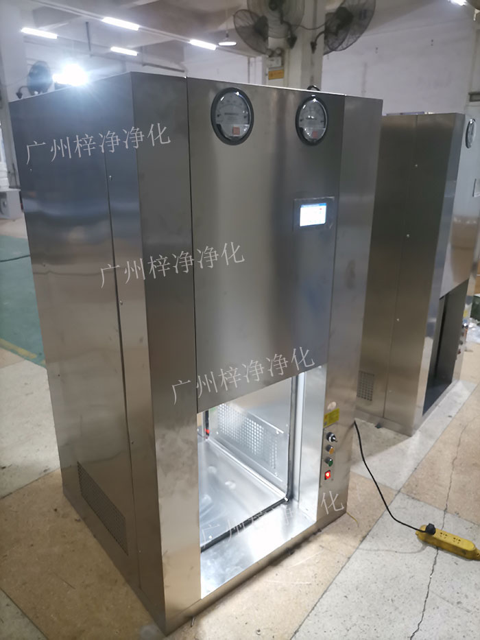 當傳遞窗與機器人連接時，機器人可以自動從傳遞窗中取出或放入物料，實現物料的自動傳遞。