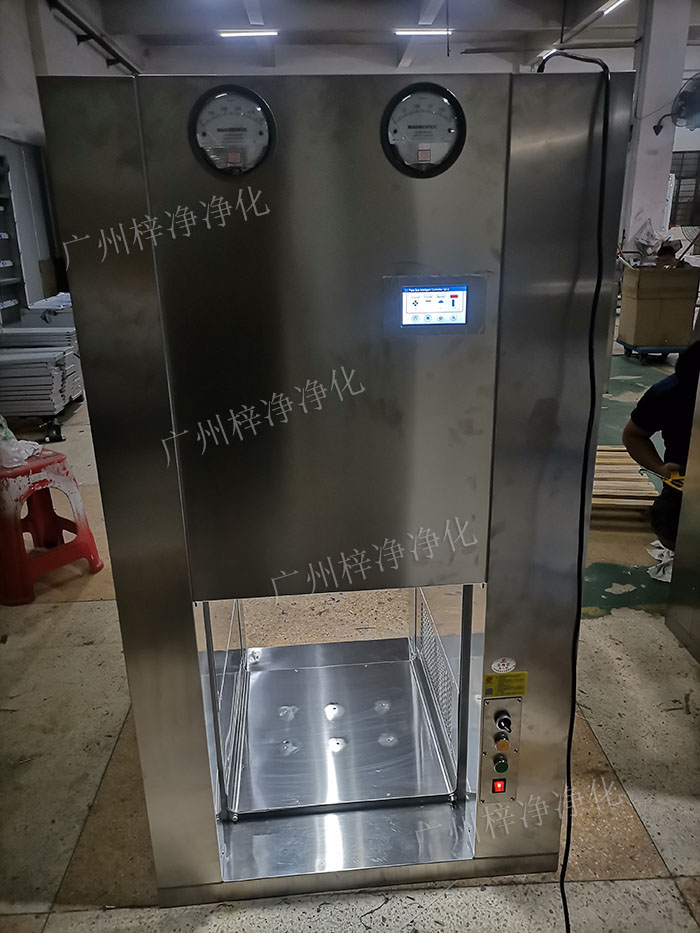 層流傳遞窗憑借其獨特的氣流控制和傳遞功能