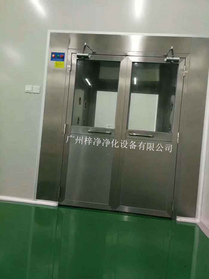 將風淋室設置在主要入口,可以節約潔凈車間的空間,使布局更加合理。 將風淋室設置在主要入口,可以節約潔凈車間的空間,使布局更加合理。