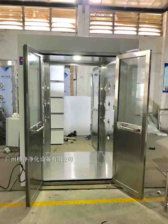 風(fēng)淋室僅用于需要進(jìn)入潔凈室的人員和物品 風(fēng)淋室僅用于需要進(jìn)入潔凈室的人員和物品