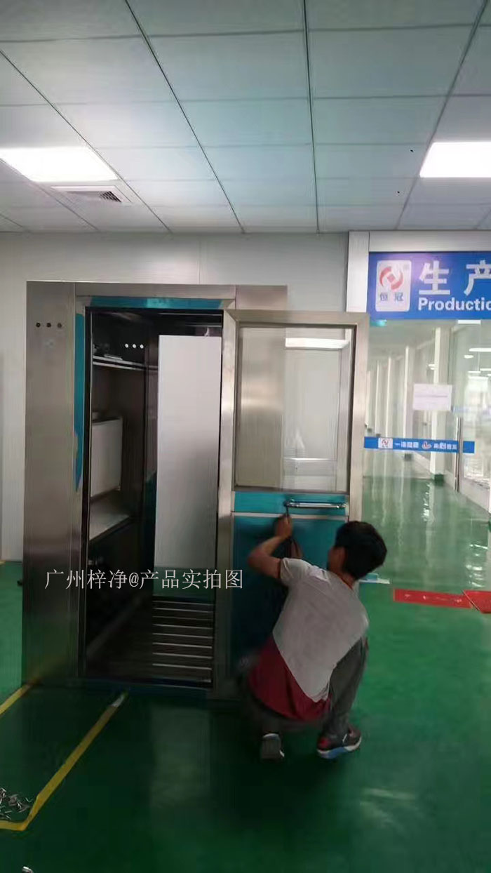 風(fēng)淋室安裝現(xiàn)場(chǎng)實(shí)拍圖