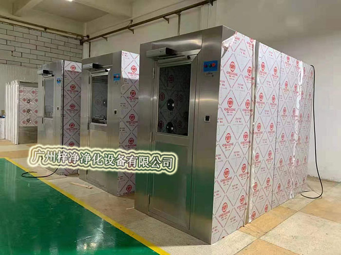 風(fēng)淋室選型與風(fēng)淋室內(nèi)容選擇是確保潔凈室環(huán)境質(zhì)量的關(guān)鍵環(huán)節(jié)。 風(fēng)淋室選型與風(fēng)淋室內(nèi)容選擇是確保潔凈室環(huán)境質(zhì)量的關(guān)鍵環(huán)節(jié)。