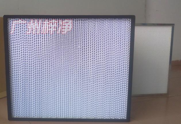 HS有隔板高效過濾器可廣泛用于光學電子、LCD液晶制造，生物醫藥、精密儀器、飲料食品，PCB印刷等行業無塵凈化車間的空調末端送風處。