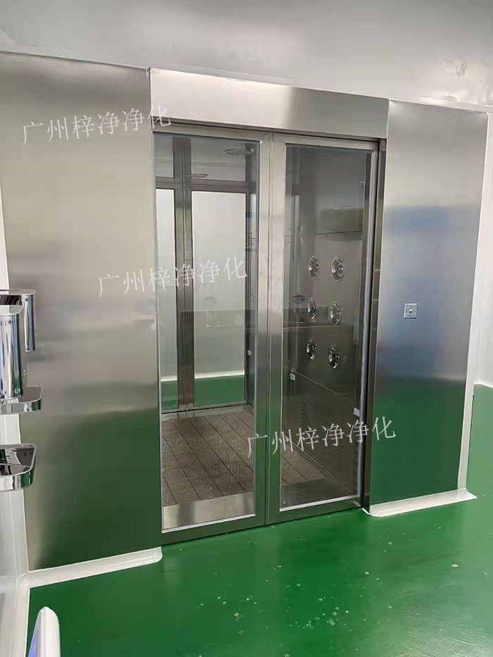 外置自動(dòng)門(mén)風(fēng)淋室和內(nèi)置自動(dòng)門(mén)風(fēng)淋室的區(qū)別