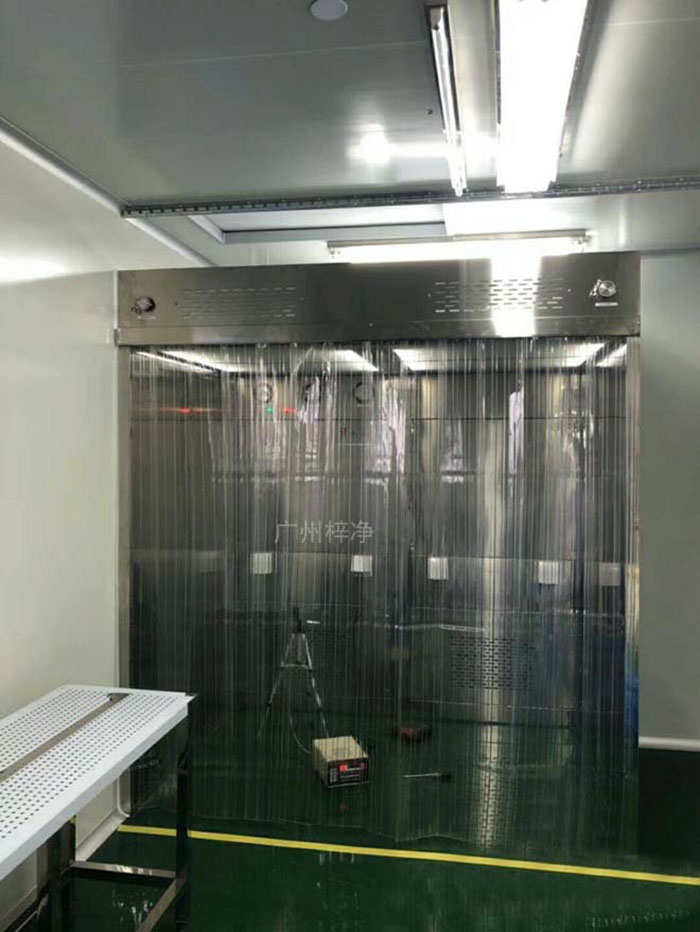 負(fù)壓稱量罩與潔凈采樣車在制藥廠的優(yōu)點(diǎn)缺點(diǎn)對(duì)比